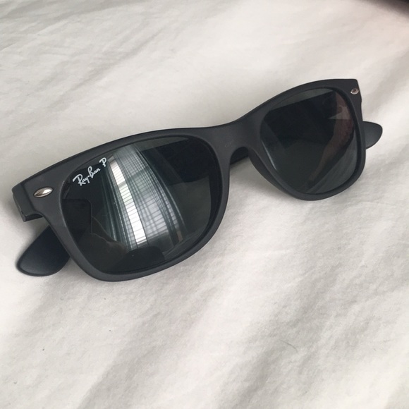 ray ban matte black wayfarer polarized